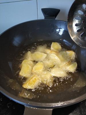 土豆烧猪小排的做法 步骤1