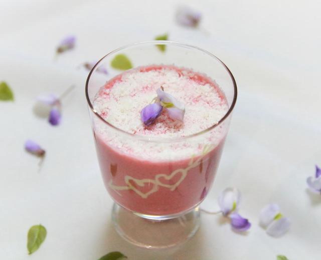 草莓椰蓉酸奶昔的做法