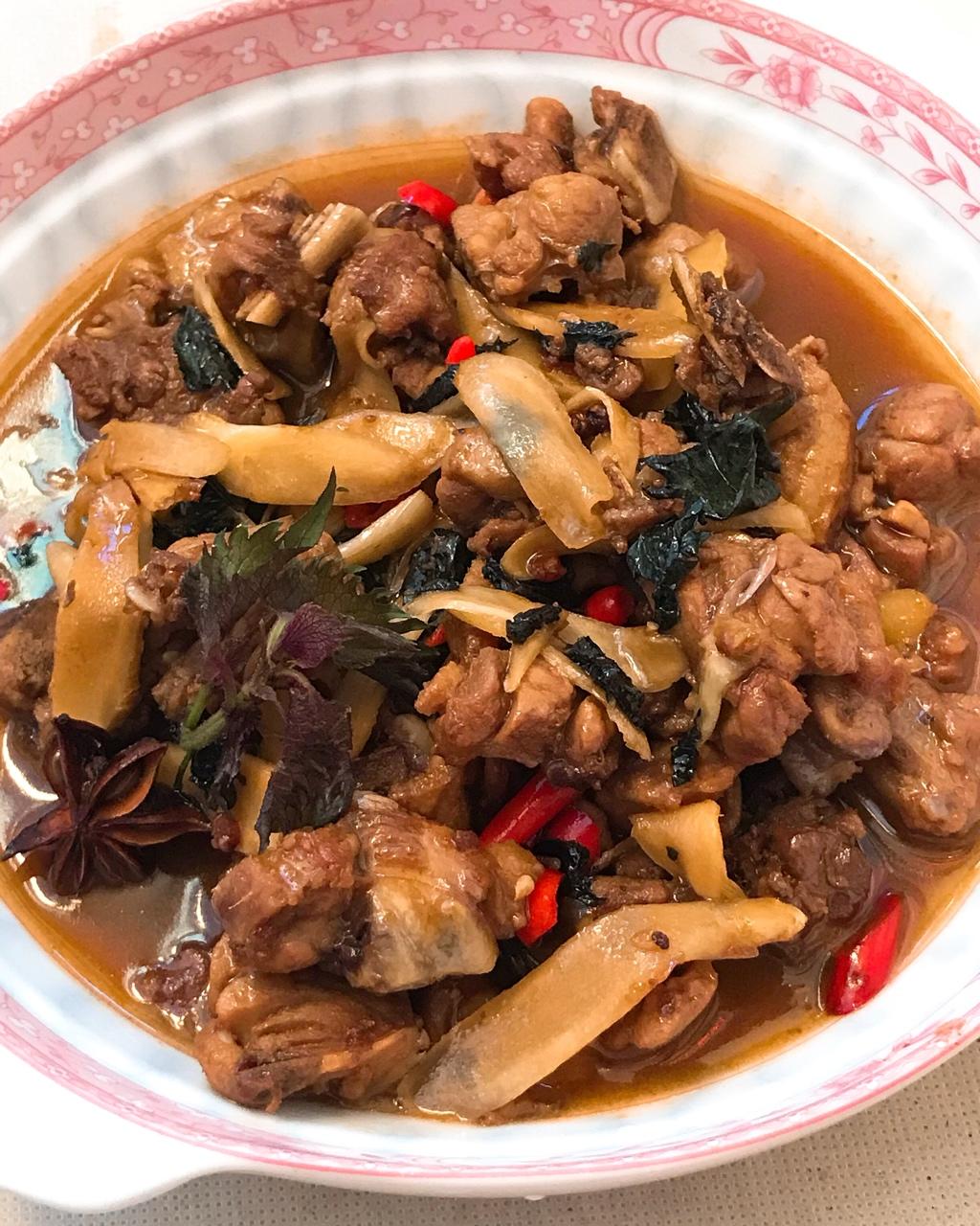 子姜焖鸭煲