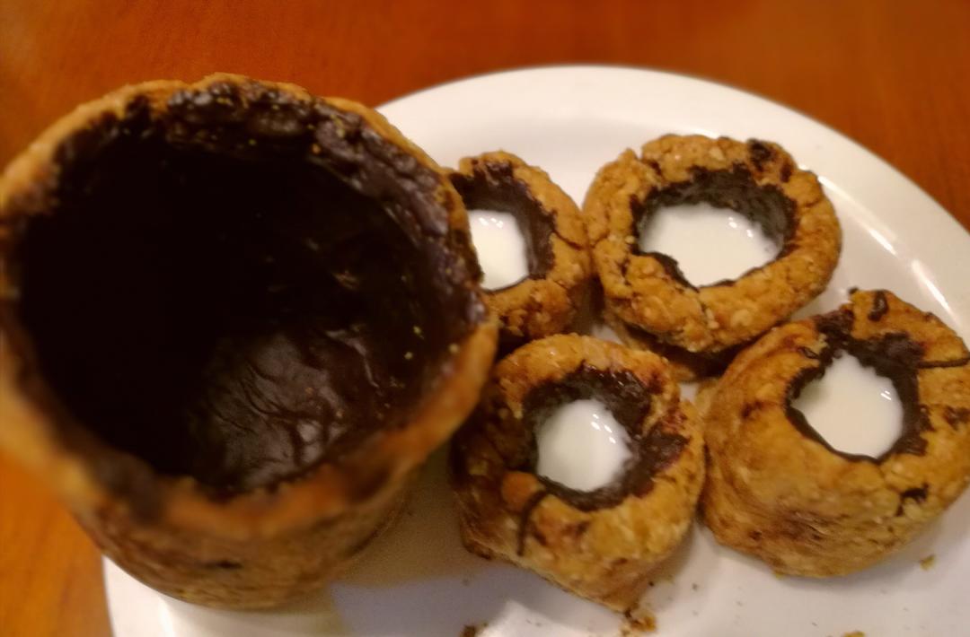 【视频食谱】巧克力燕麦曲奇杯