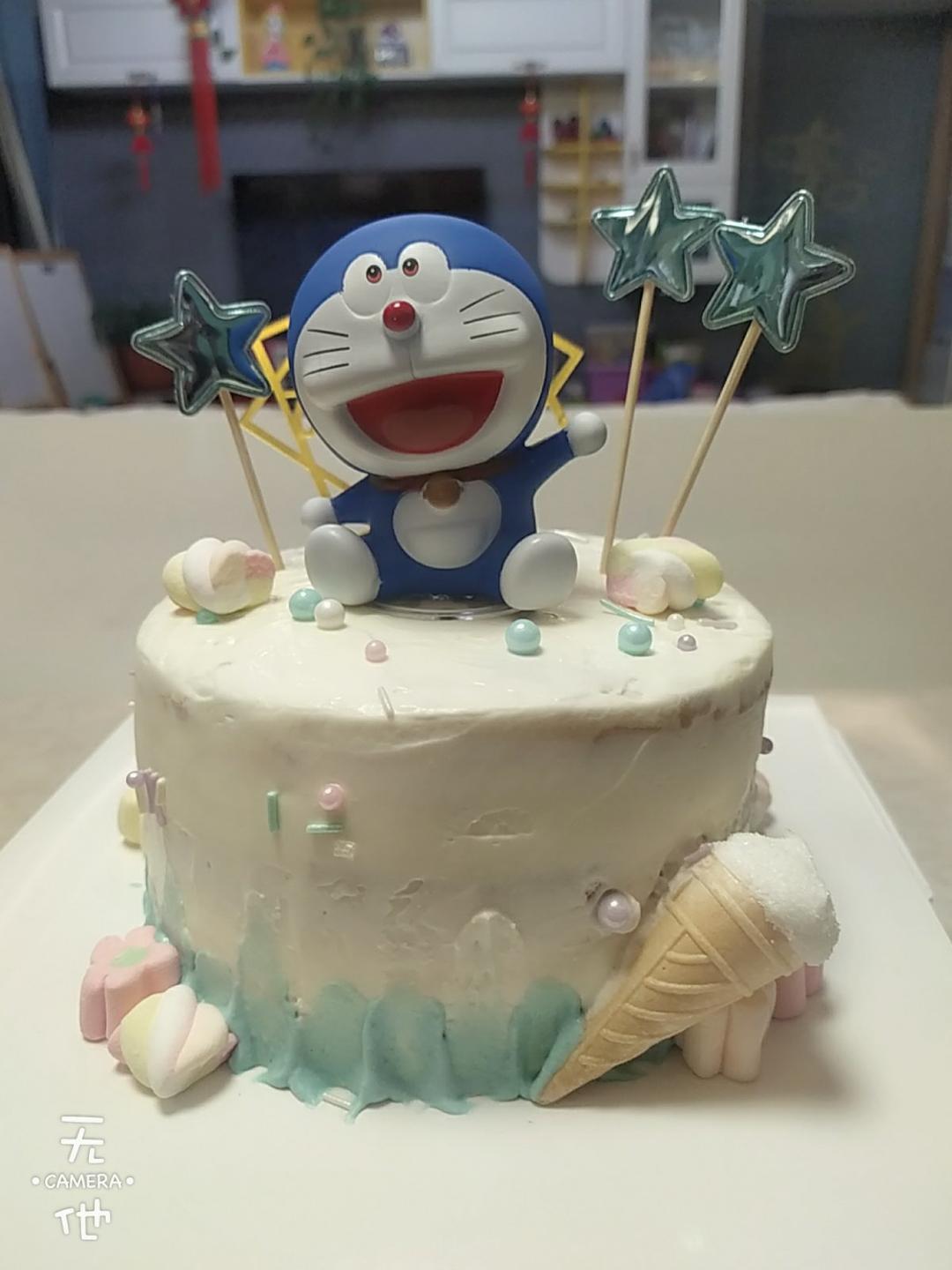 久美子2019做的机器猫奶油蛋糕