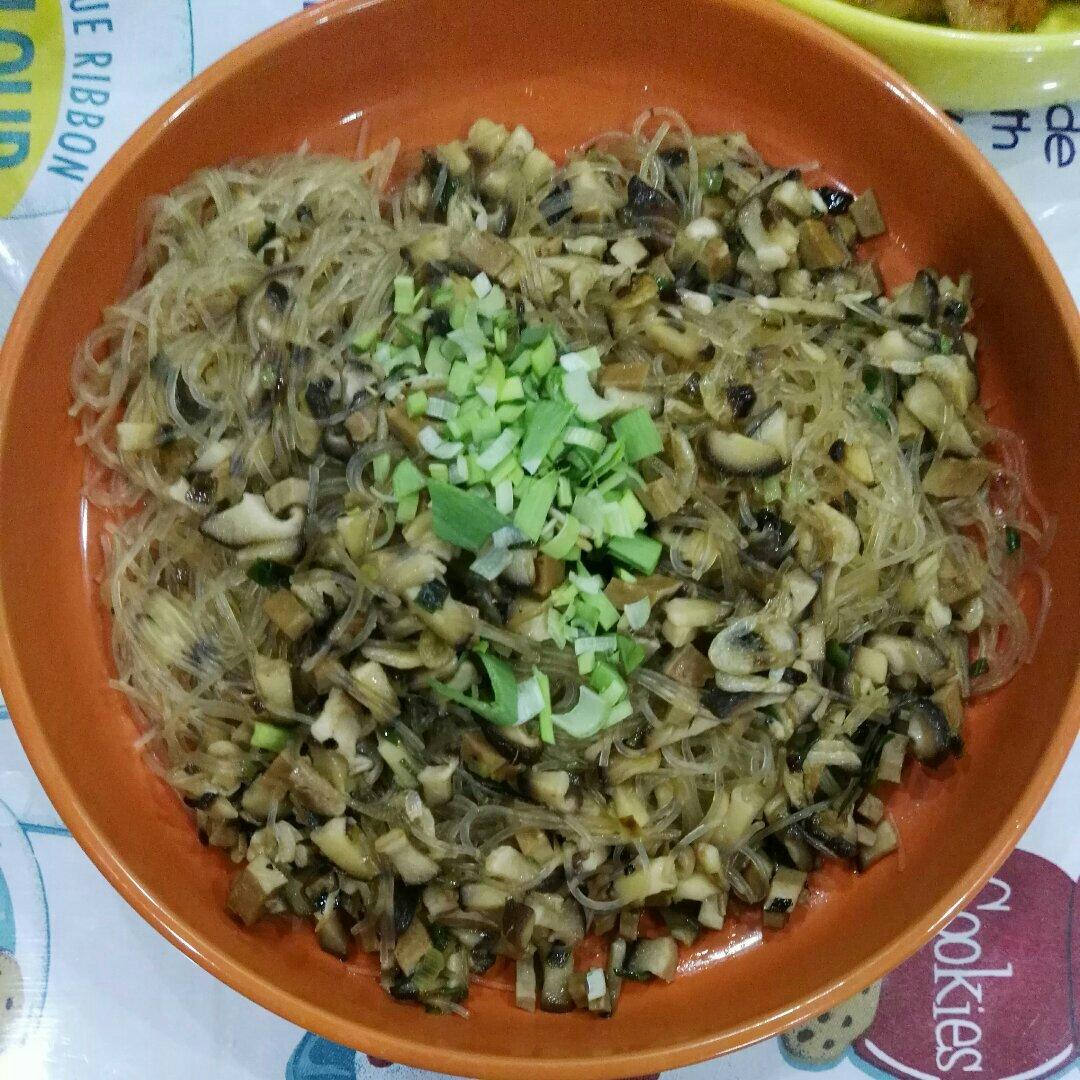 香菇干贝粉丝煲