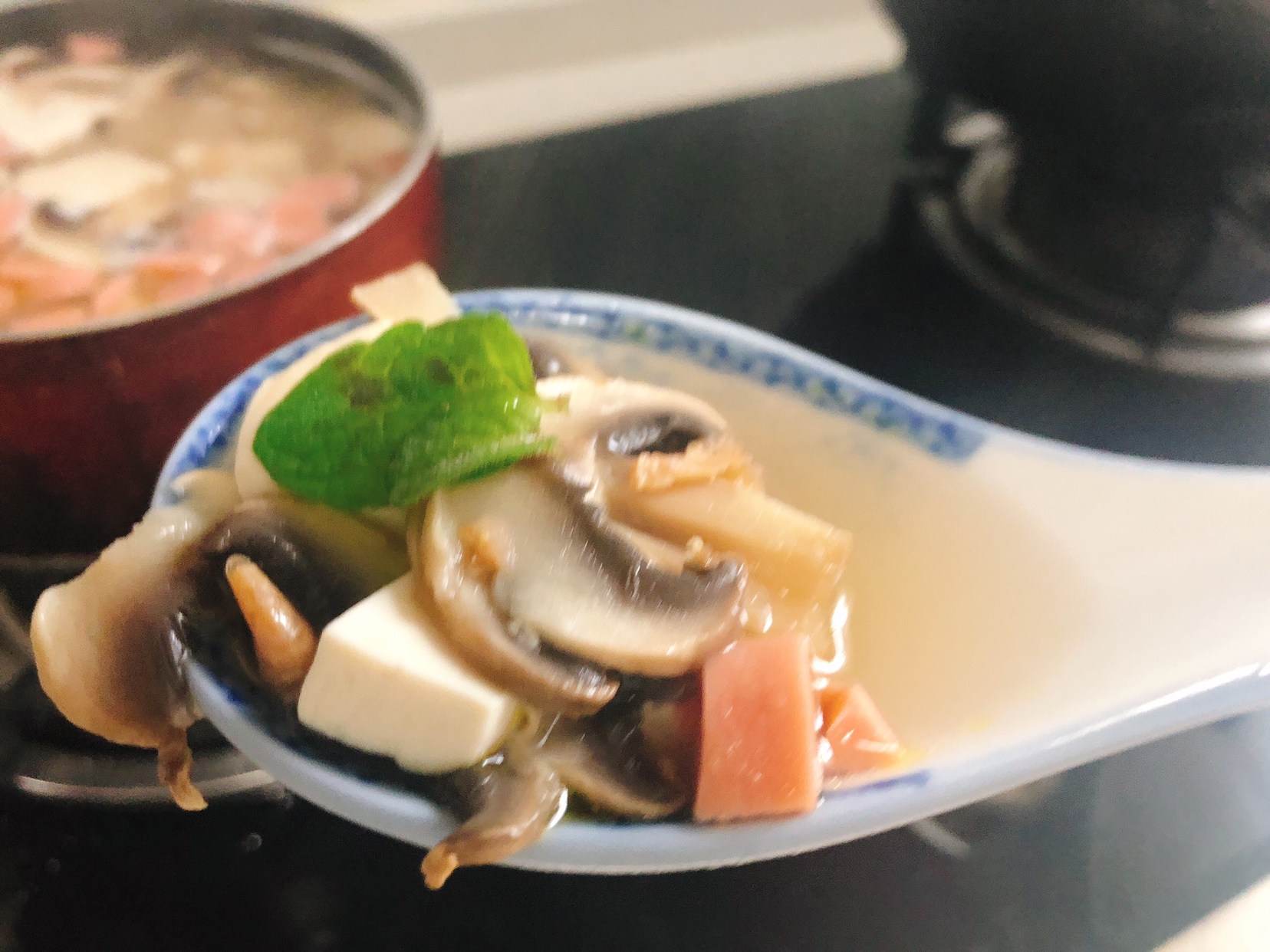 超简单鲜美蘑菇豆腐汤的做法