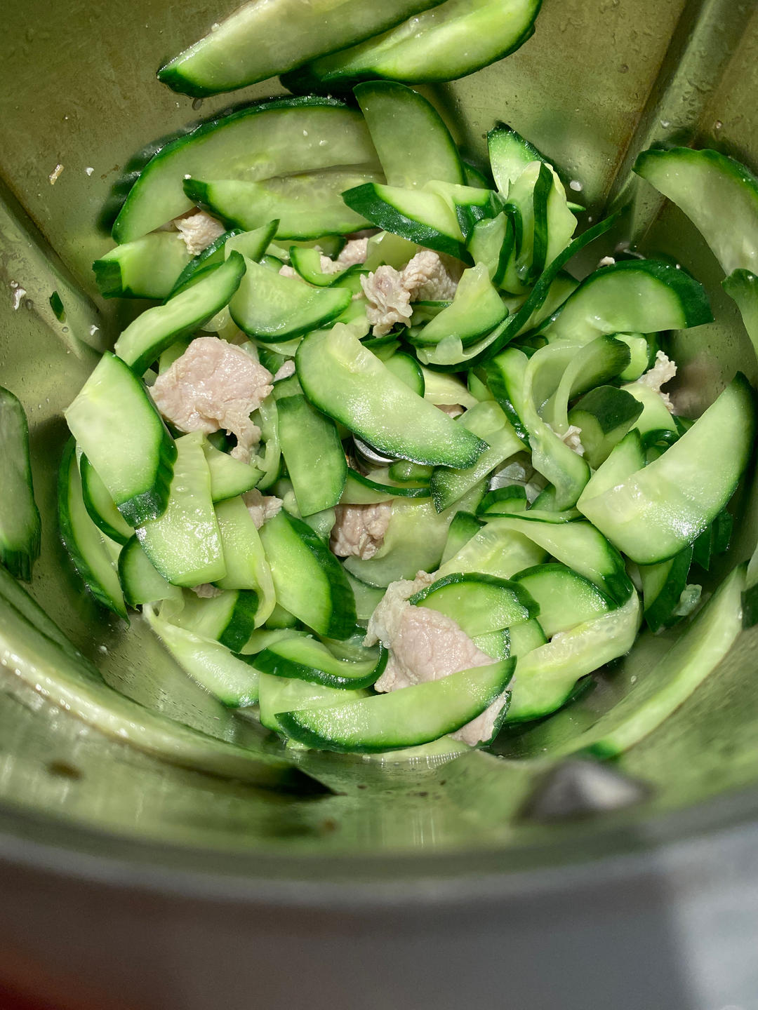 黄瓜炒肉片的做法 步骤2