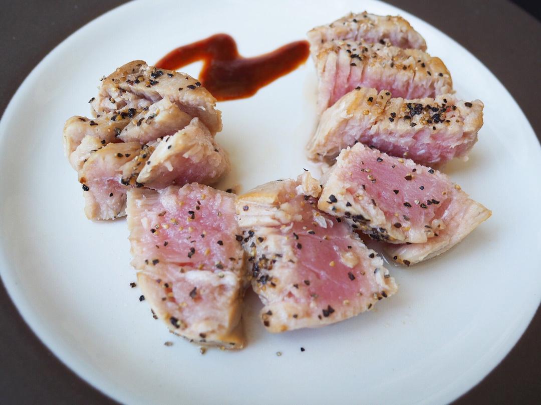 嫩煎金枪鱼Seared Ahi Tuna