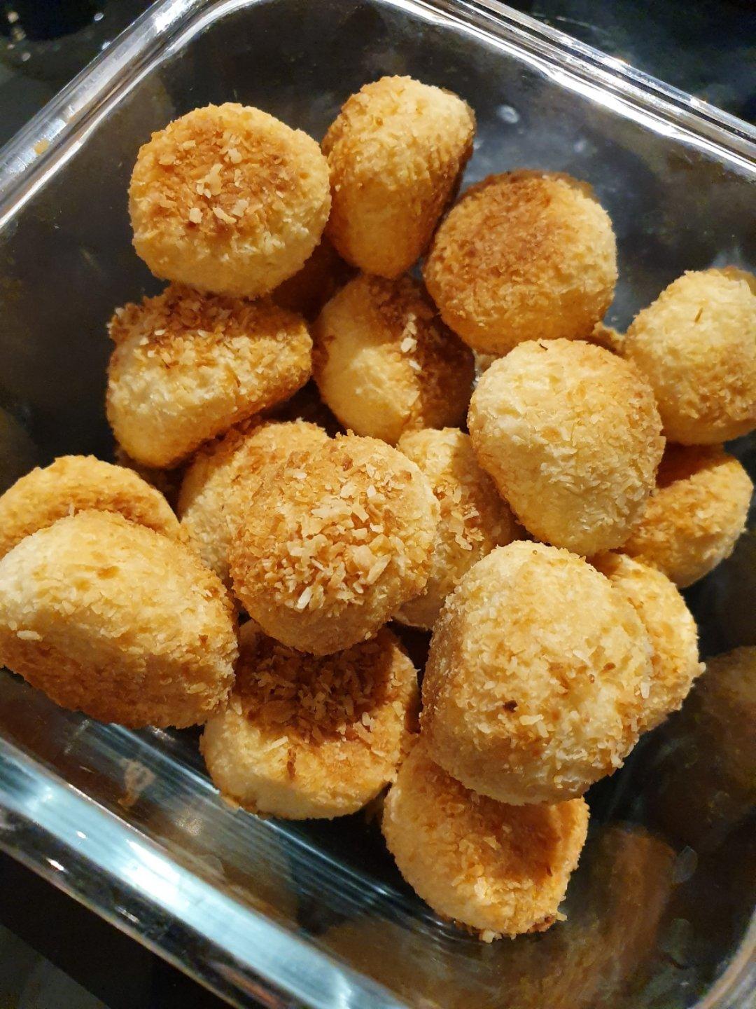 酥到人神共愤的超级酥香椰丝球 低糖版！简单快手