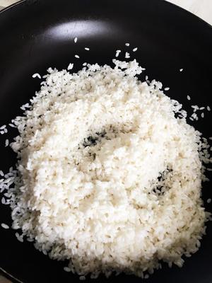 炒焦米的做法 步骤3