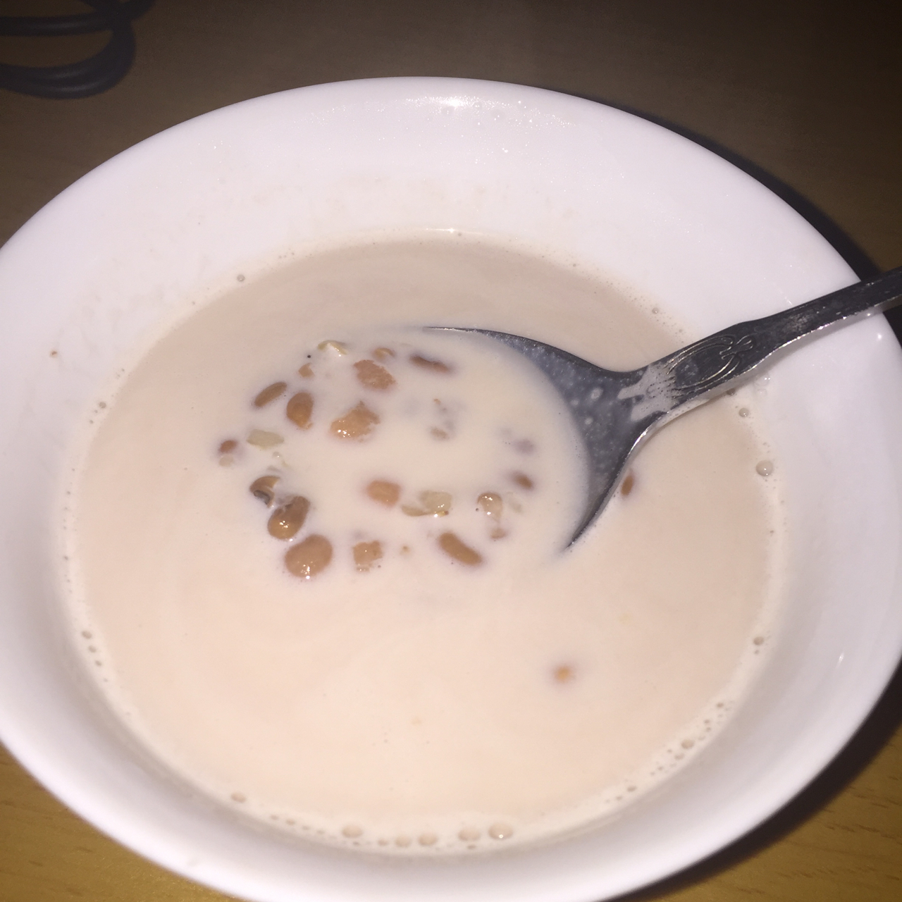 红枣红豆薏仁牛奶粥