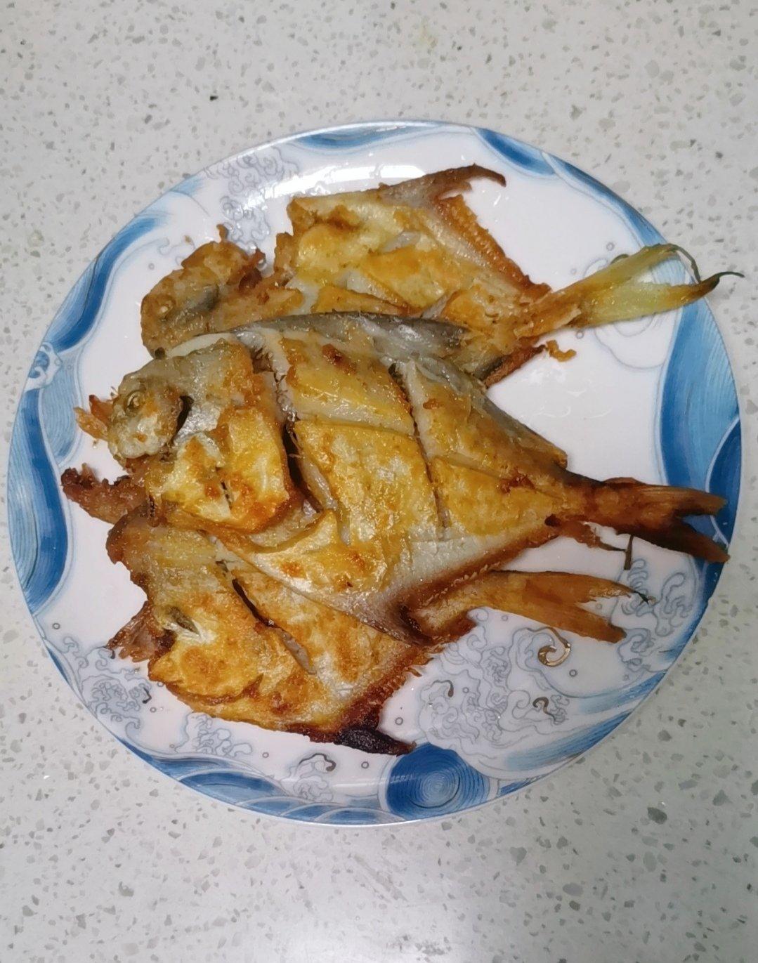 彭仔麻麻做的煎银鲳鱼