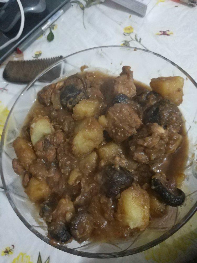 香菇土豆炖鸡肉