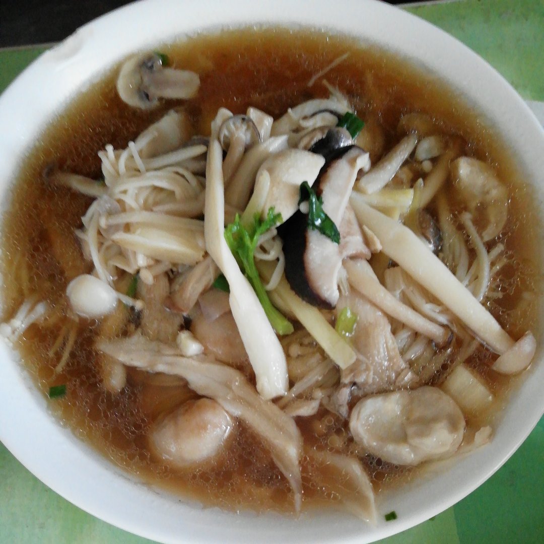 四季菌菇汤