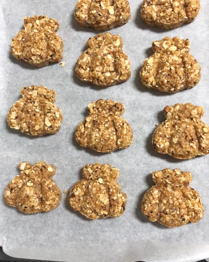 素食:有机燕麦芝麻大饼干