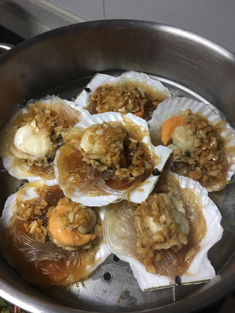 蒜蓉粉丝蒸扇贝（清晰图片步骤讲解）