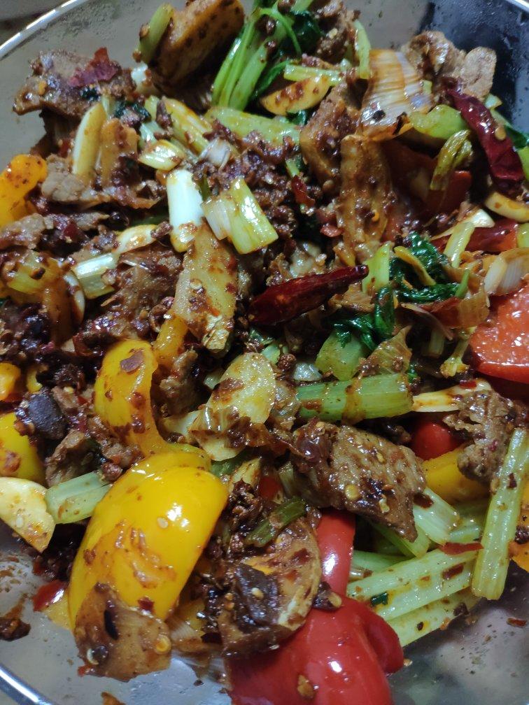 很嫩的小炒芹菜黄牛肉