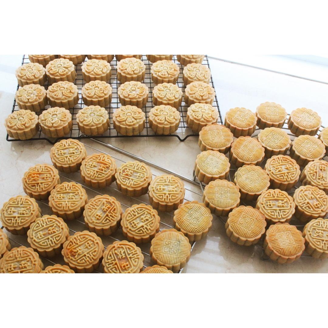 广式月饼—蛋黄莲蓉月饼