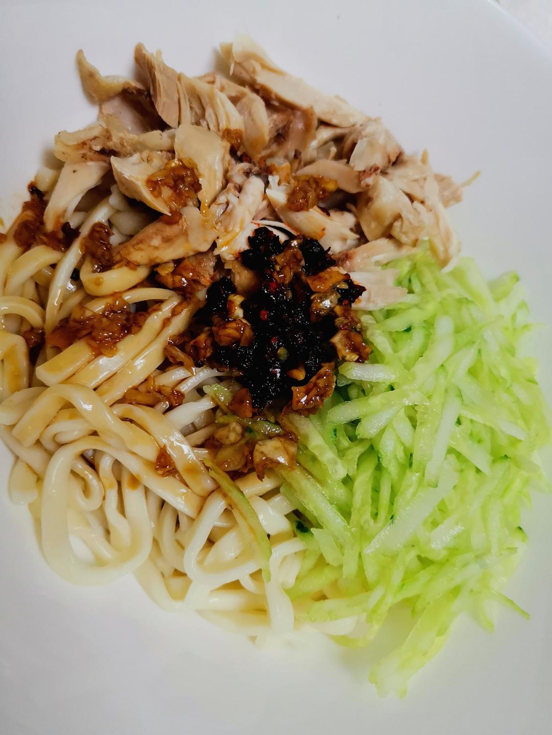 夏天的鸡丝凉面的做法