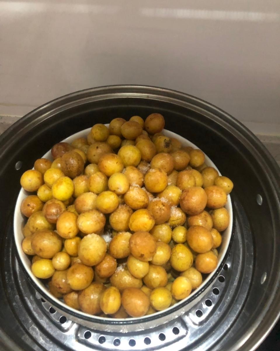 晶莹剔透黄皮酱