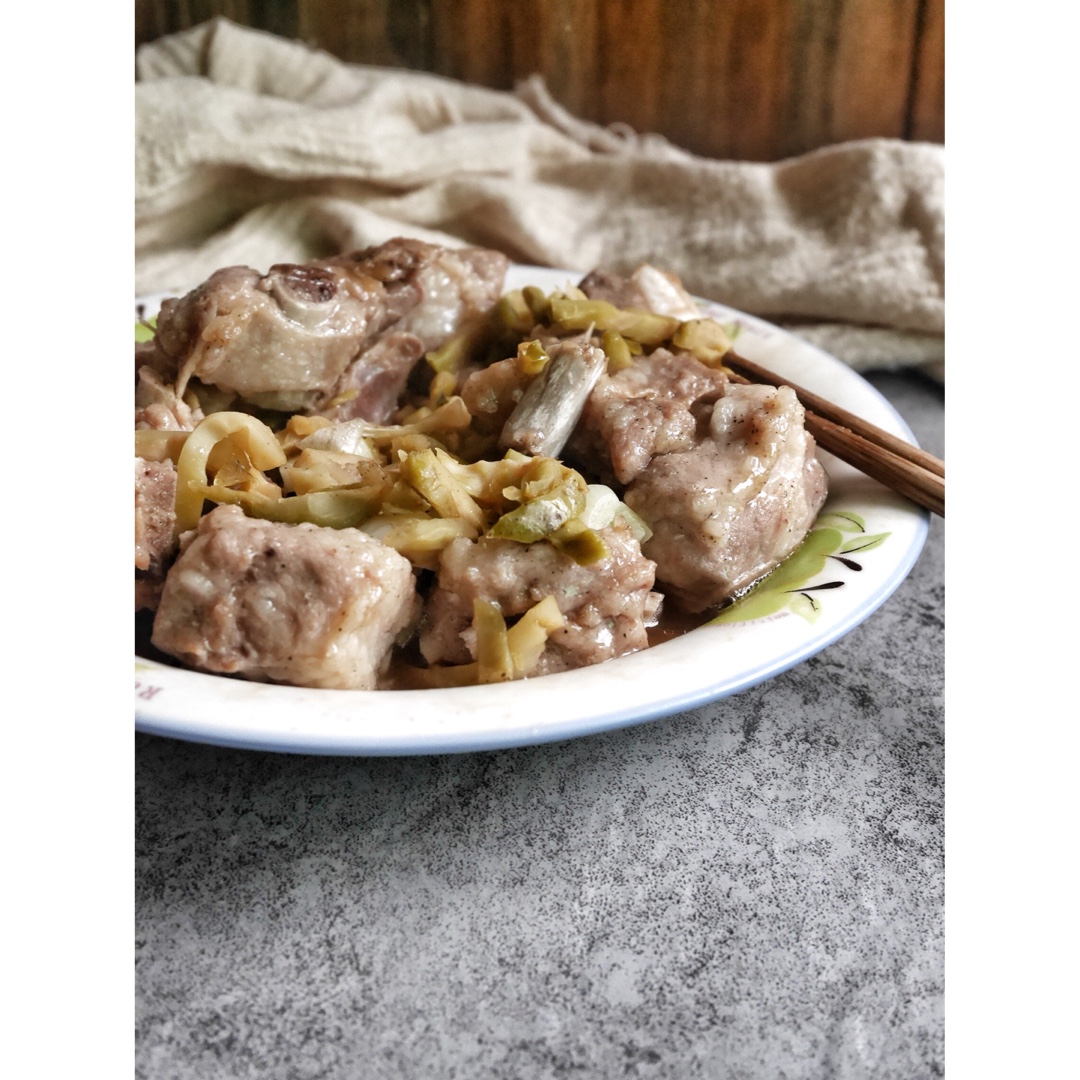 工藤一一做的肉嫩味美榨菜蒸排骨