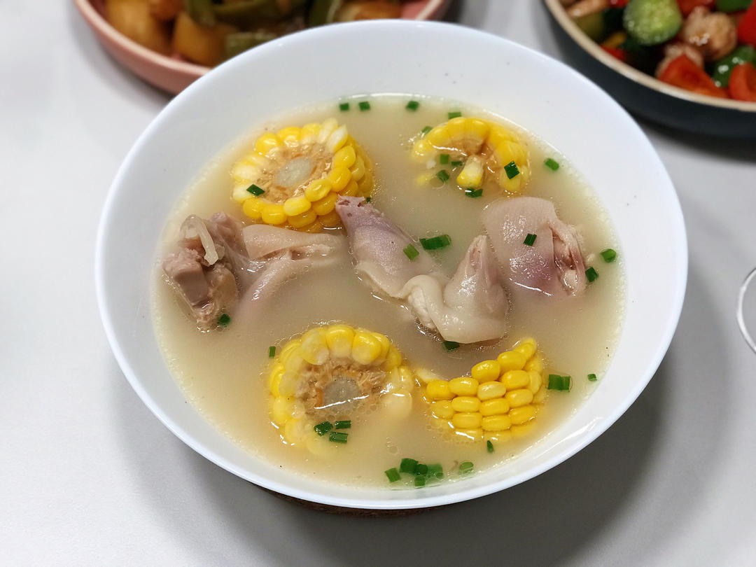 超下奶补气补血猪蹄汤