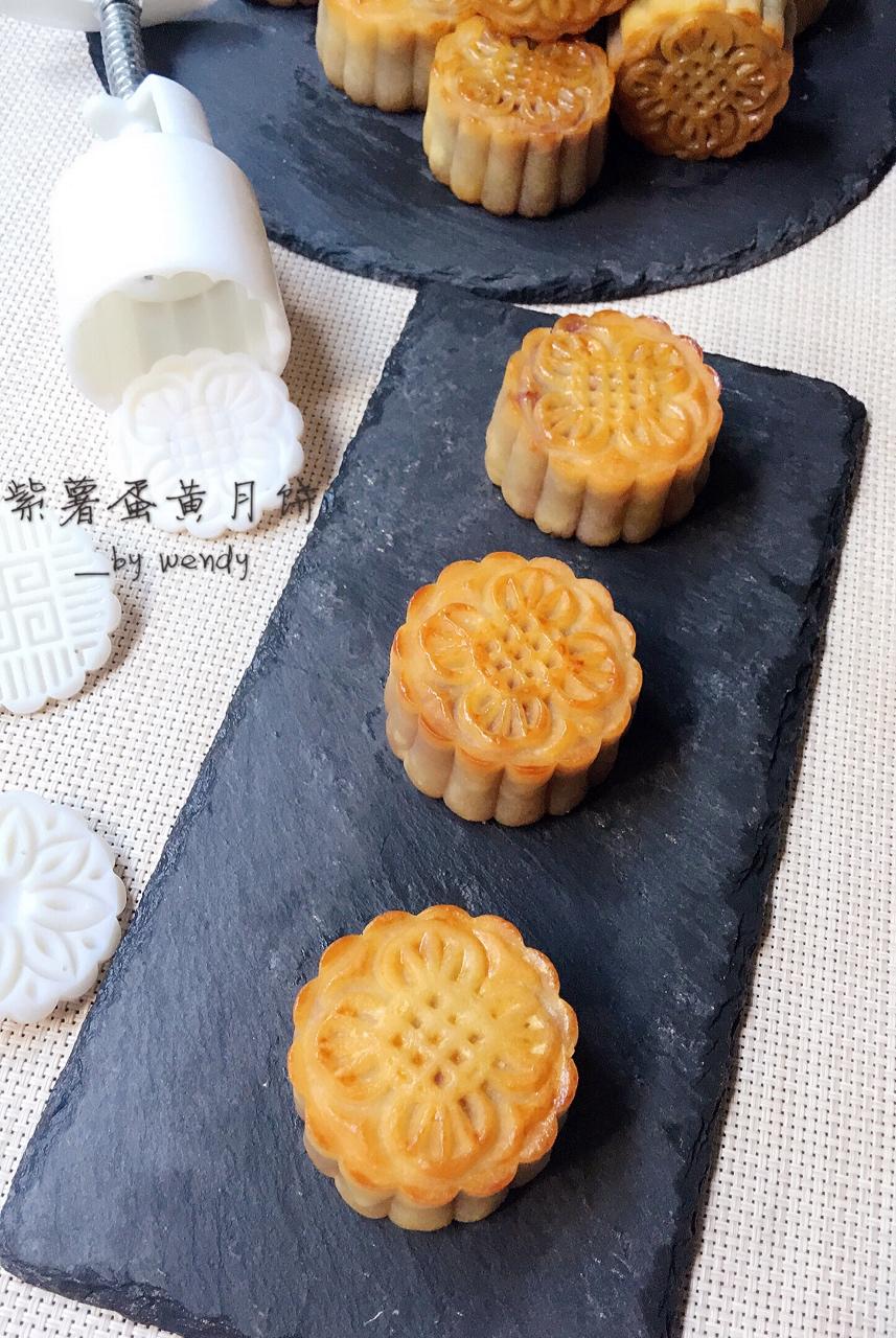 广式月饼—蛋黄莲蓉月饼