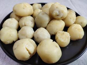 香煎小土豆【好吃到爆】的做法 步骤5