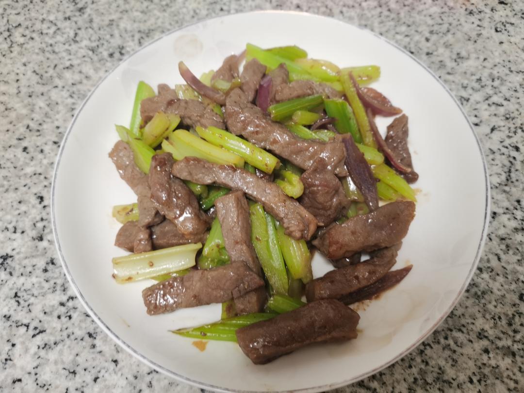 快手炒菜：香芹牛柳