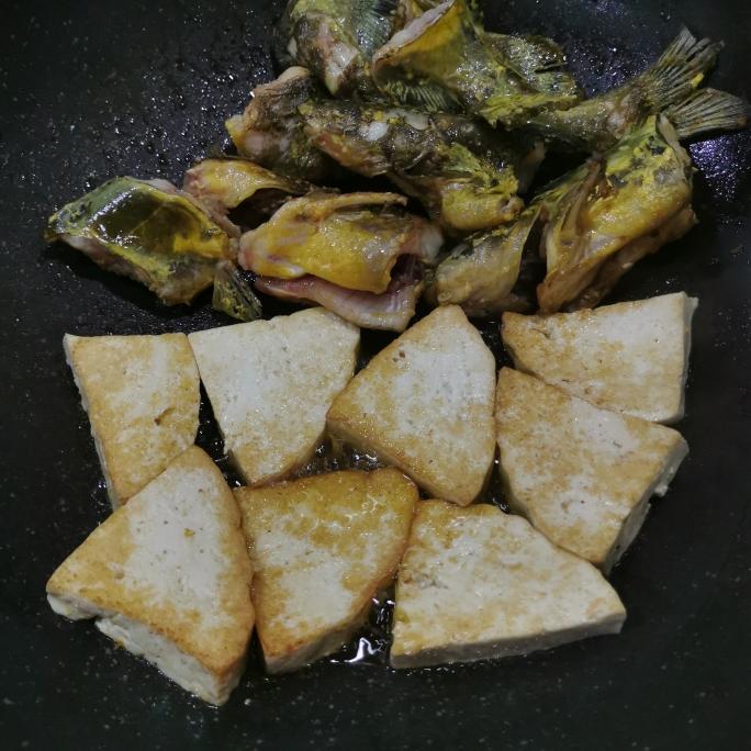 黃骨魚豆腐湯,味濃鮮香的做法 步驟7