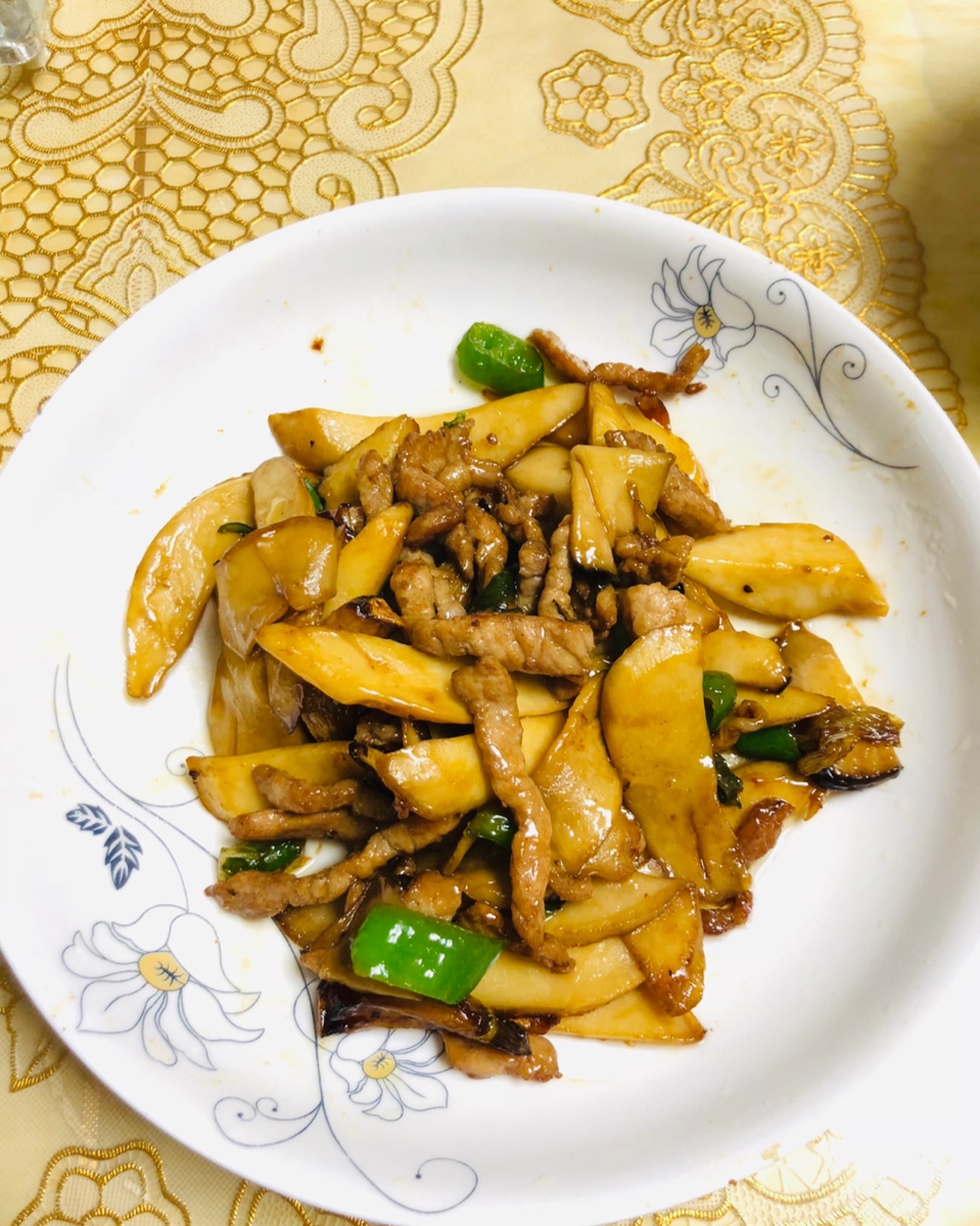 蚝油豆豉香煎杏鲍菇青椒肉丝（最好吃的杏鲍菇做法）