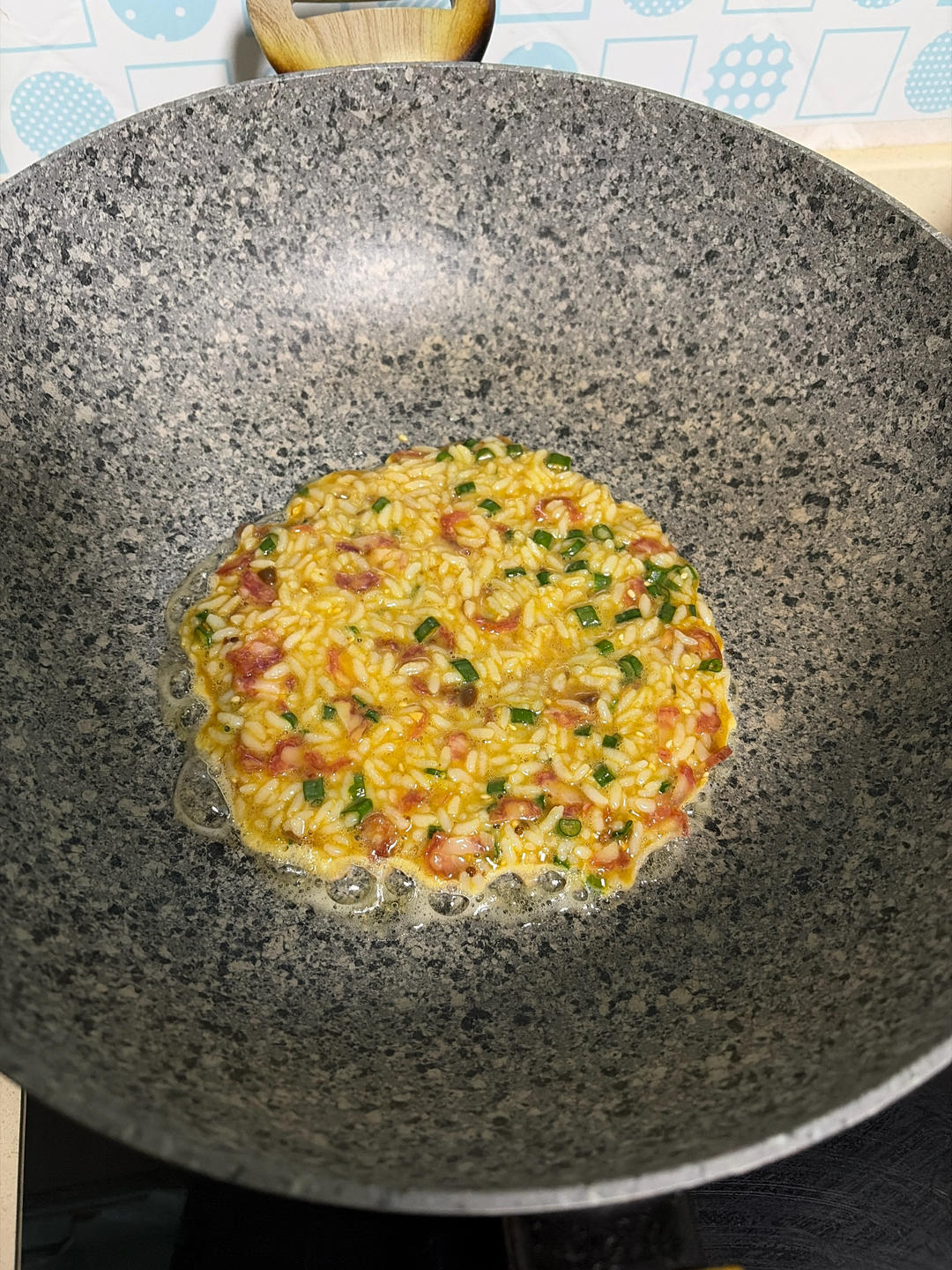 火腿鸡蛋米饭煎饼，培根鸡蛋饼，香葱米饭饼，剩饭煎饼，消耗剩饭，快手营养早餐早饭！