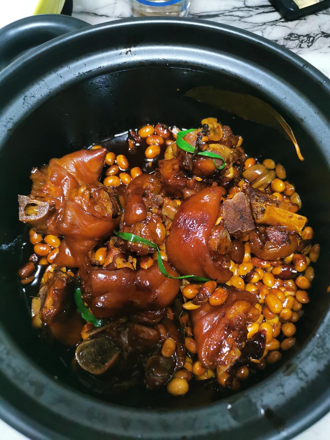 流口水的黄豆炖猪蹄