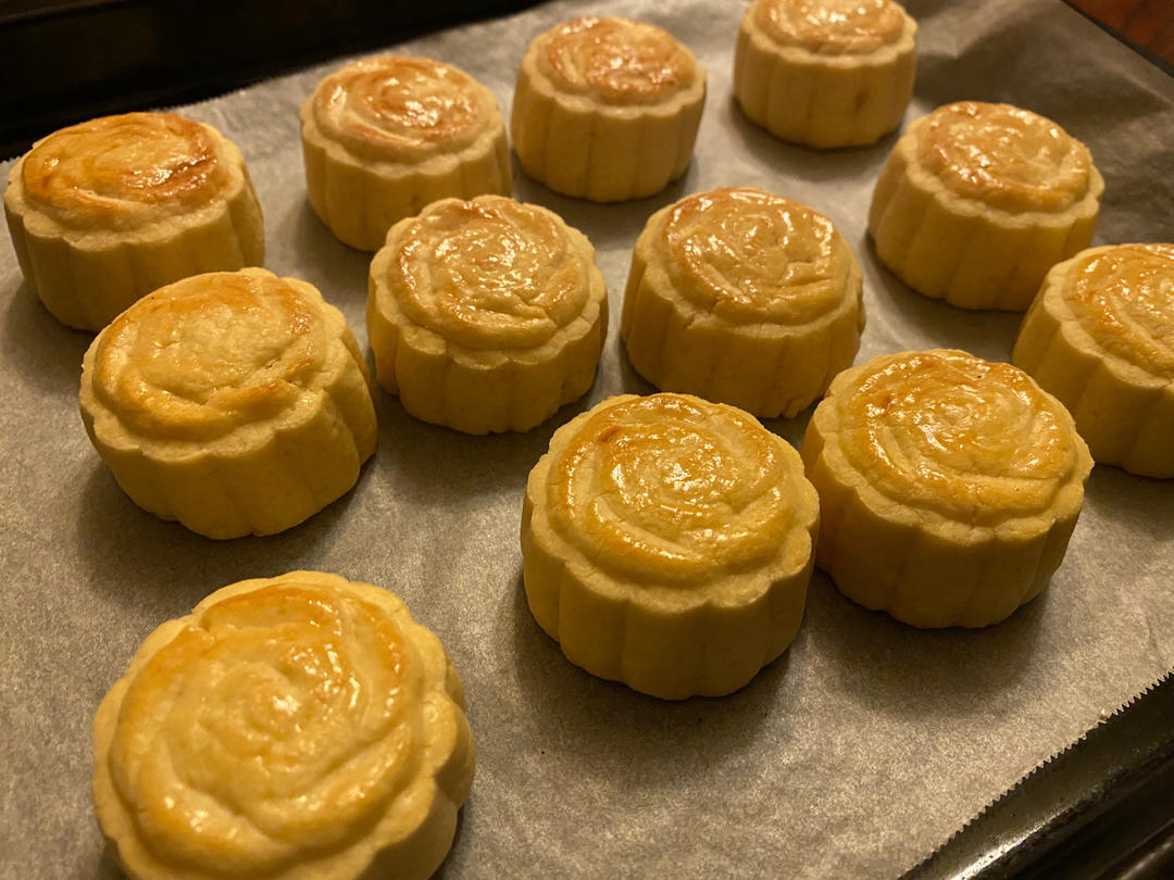 超详细图解版--流心奶黄月饼
