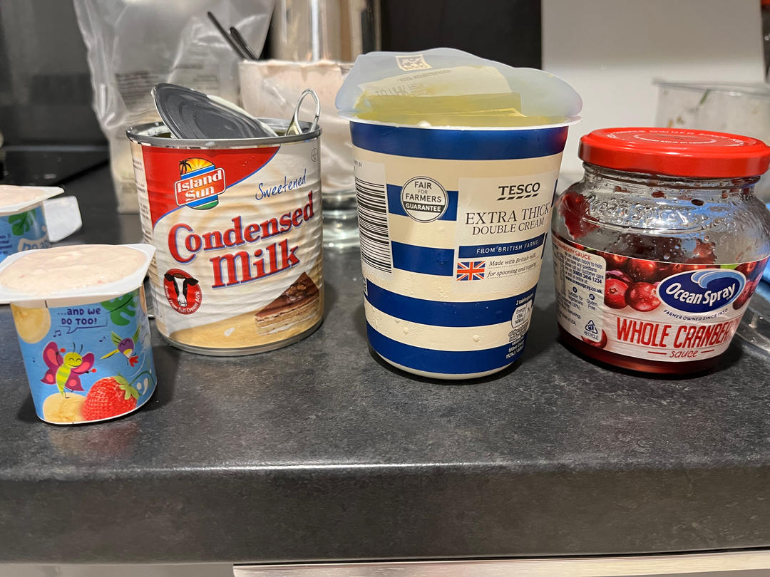 草莓酸奶冰淇凌