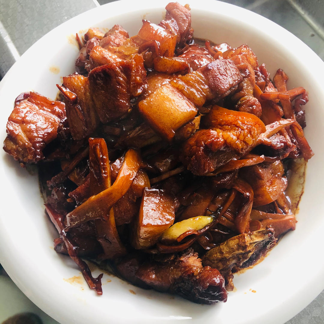 超级好吃的笋干焖五花肉