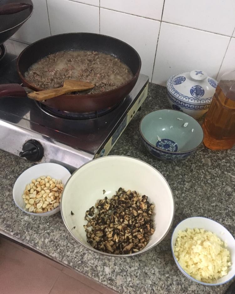 独家秘制香菇牛肉酱