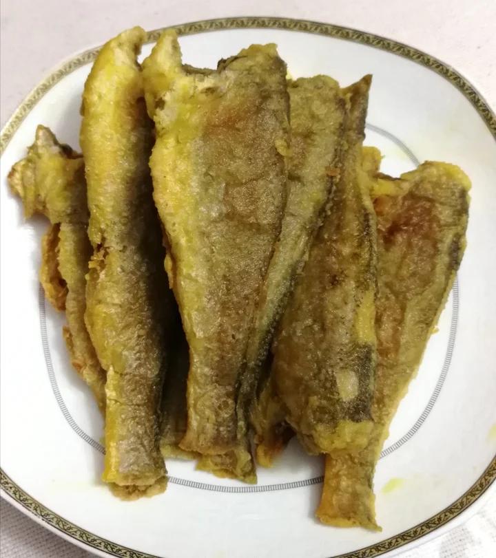 外酥里嫩：不会回软的干炸小黄鱼。