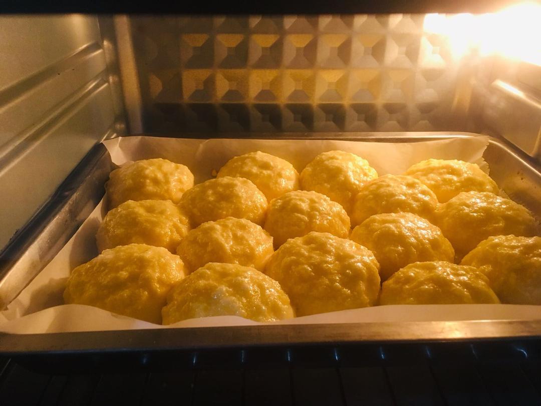一次发酵同样松软的椰蓉小面包