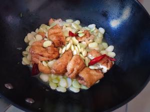 油豆泡烧芸豆素菜的做法 步骤2