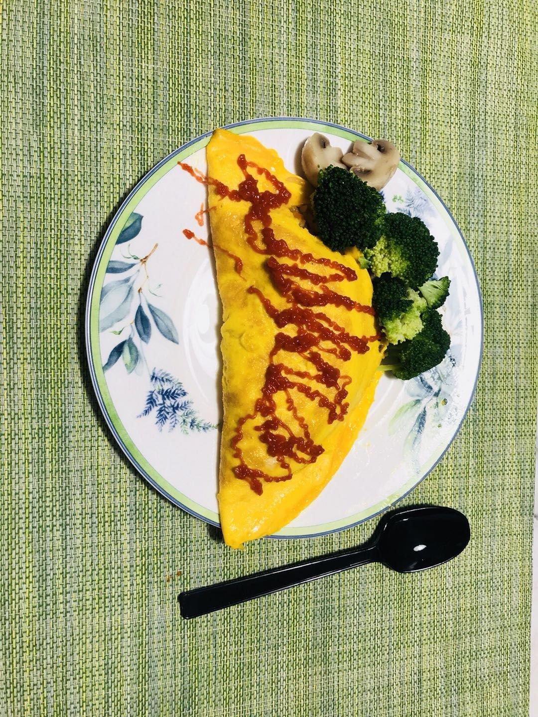 腊肠蛋包饭