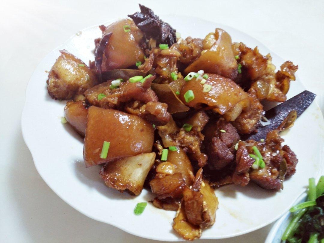 美味的家常菜：红烧猪蹄