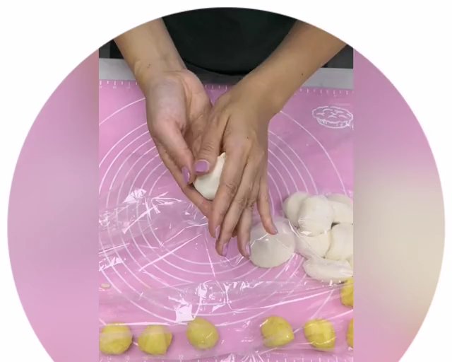 松软香浓奶黄包的做法 步骤8