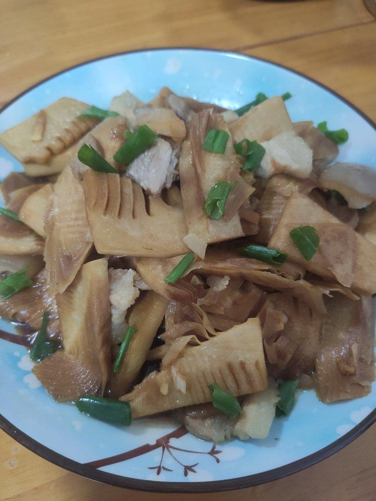 一个人能吃两盘的油焖笋