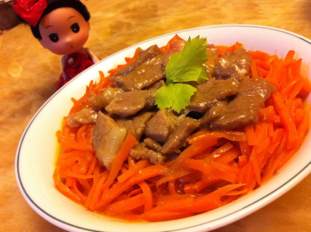 红萝卜炒肉丝
