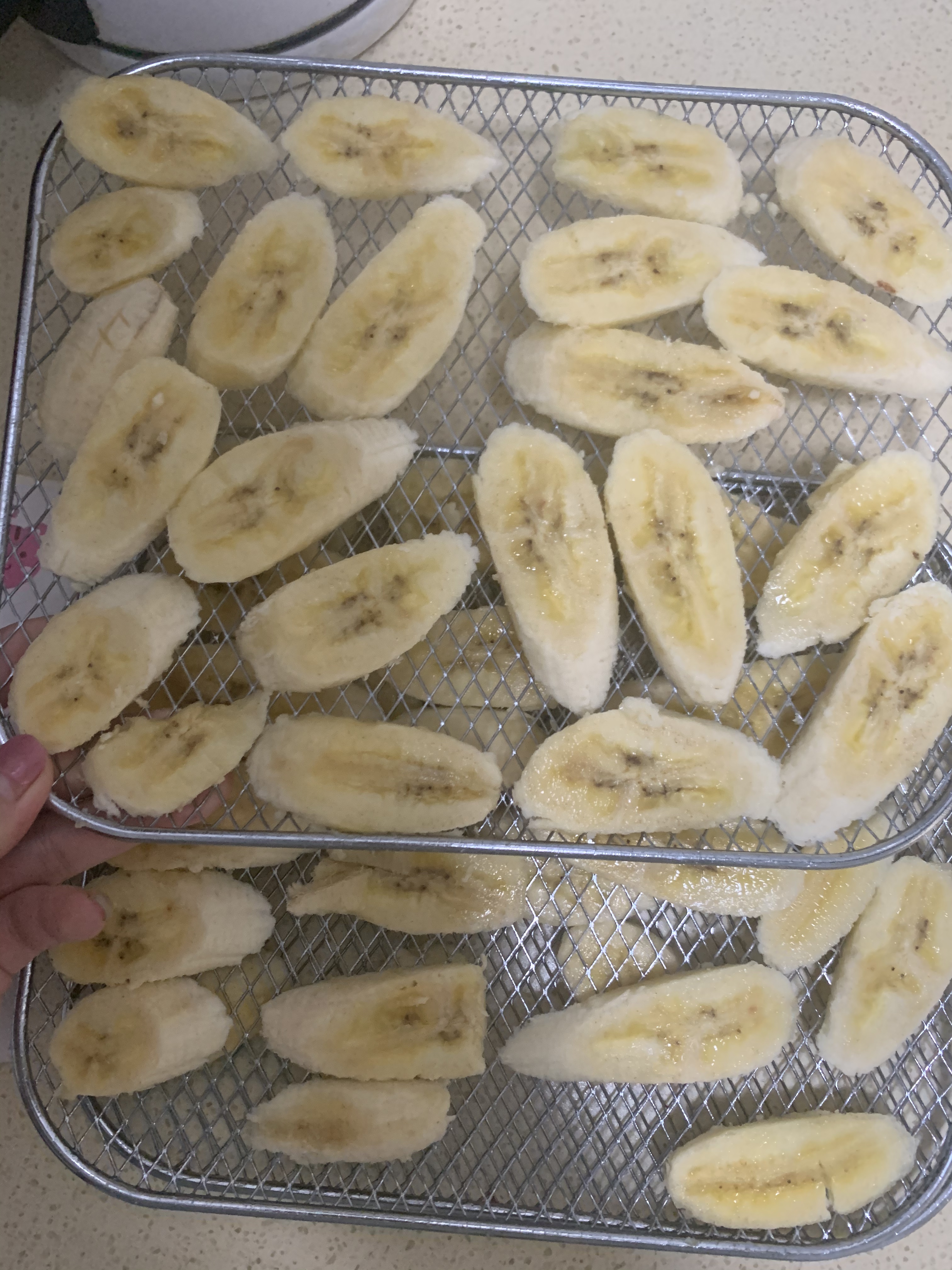 烘干香蕉干的做法 步骤1
