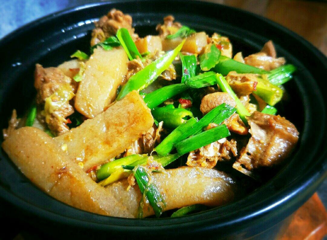 子姜焖鸭煲