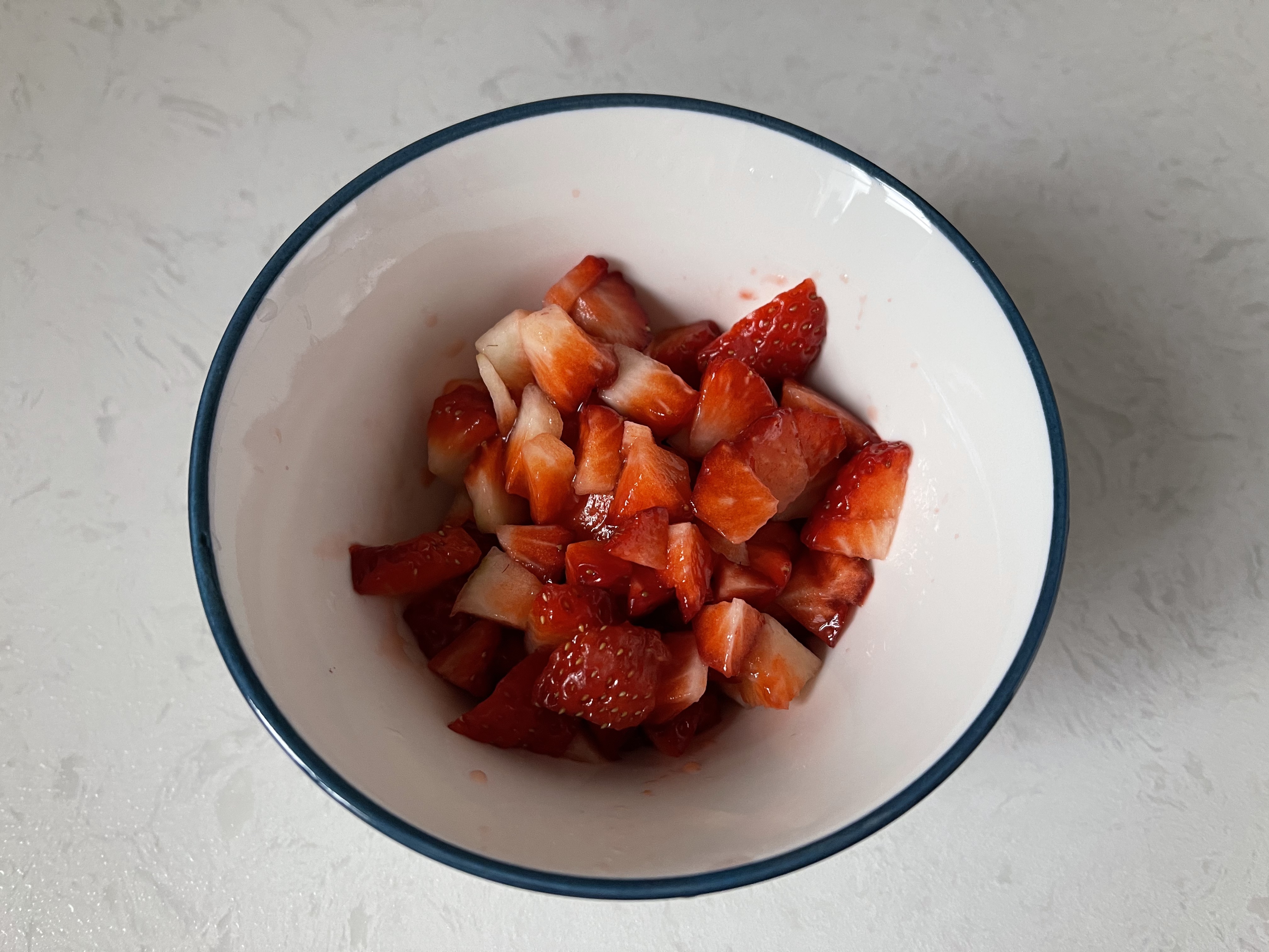 清凉爽滑❗️高颜值✨零难度成功💯草莓冻撞奶的做法 步骤3