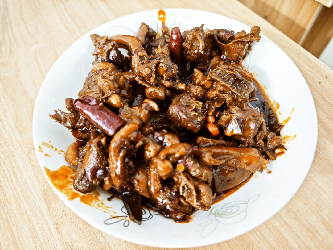 传统正宗的啤酒鸭配方和做法，鲜嫩香浓，只需炒千万不要焯水