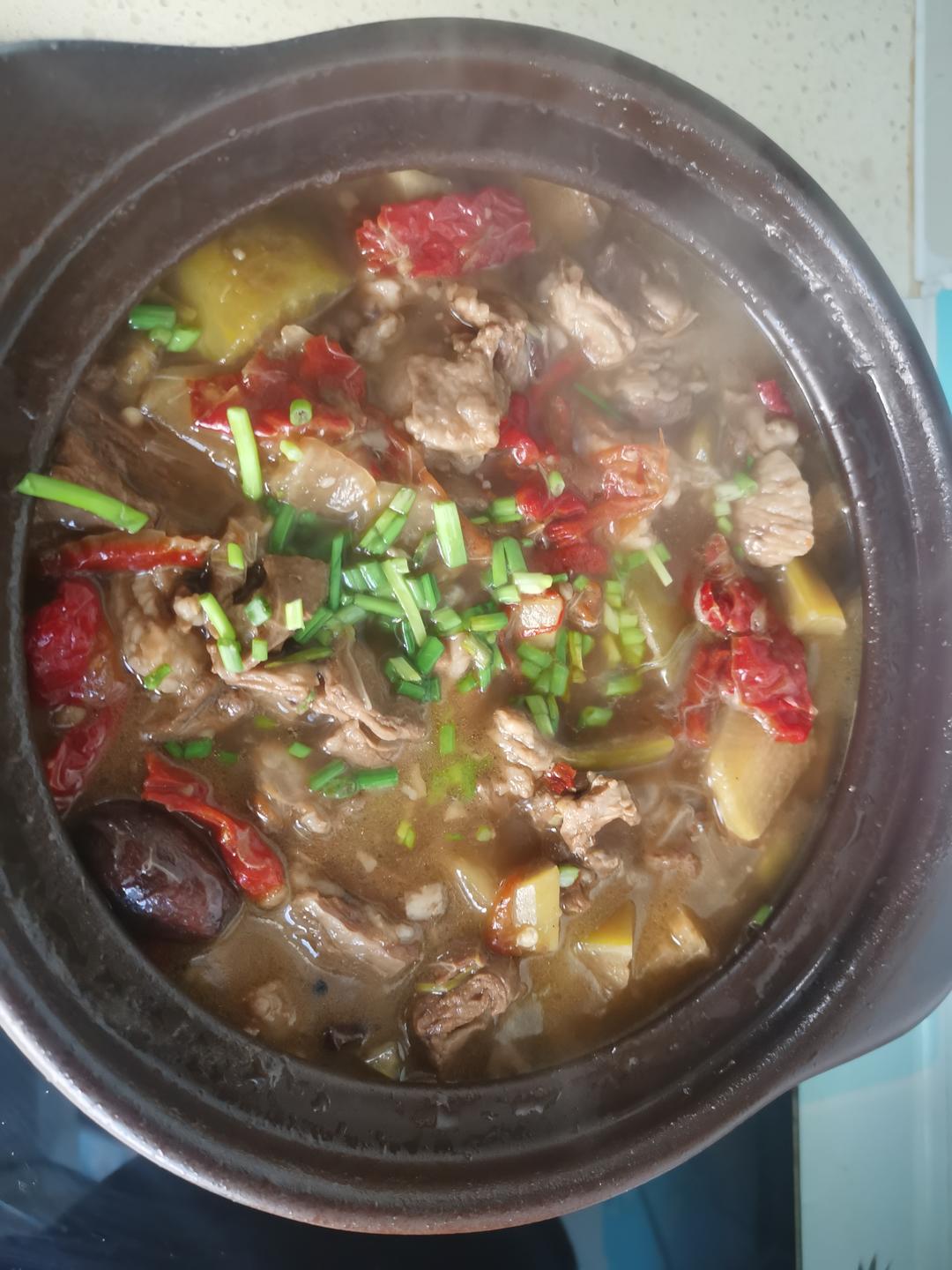 红烧羊肉煲