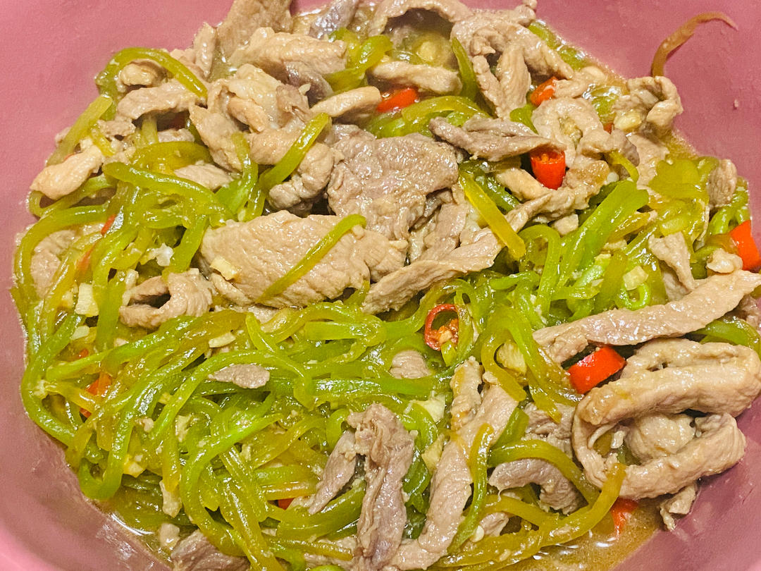 清爽解腻巨下饭的莴笋炒肉丝！