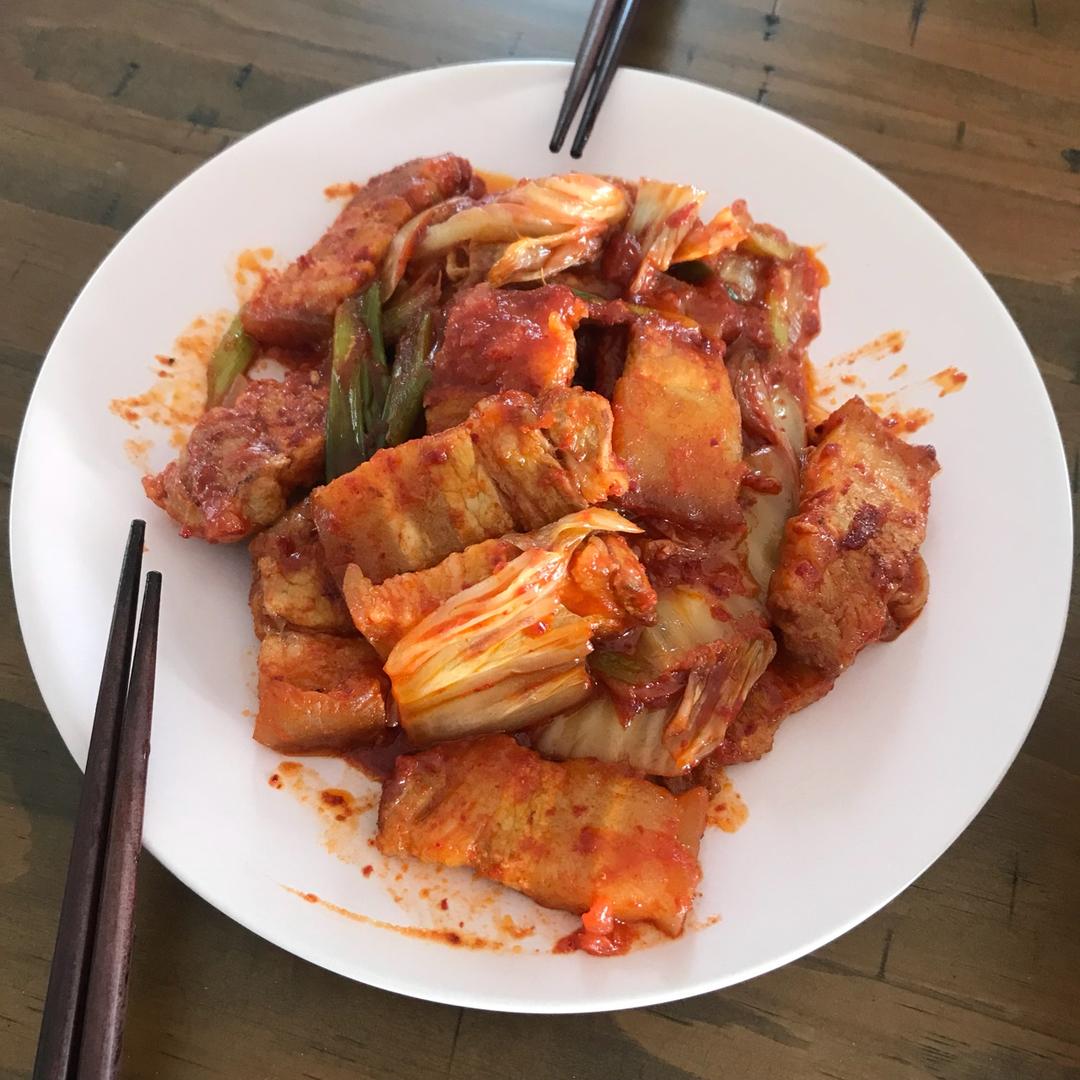 辣白菜炒五花肉