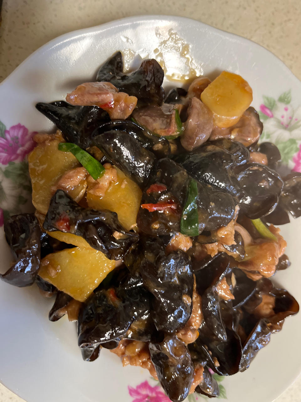 葱烧木耳炒肉